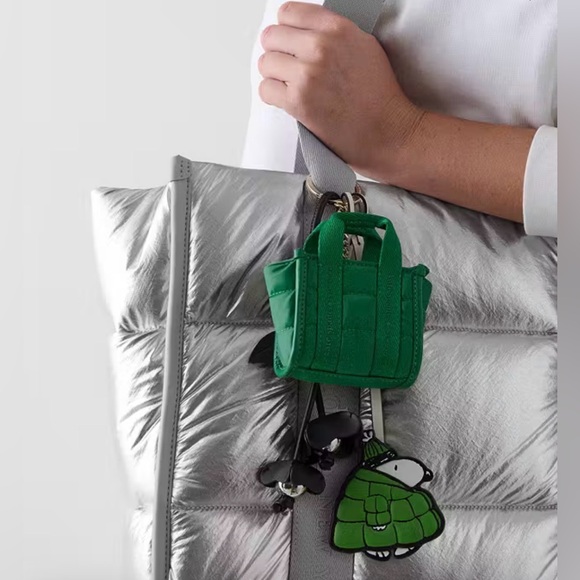 kate spade x snoopy puffer key charm (green) - Picture 6 of 8